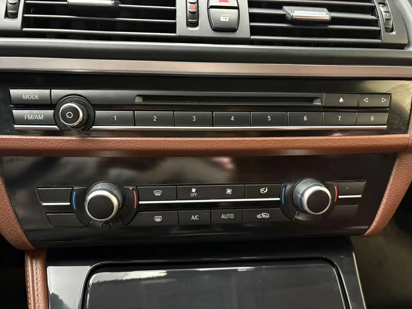BMW 5 Series 2014 520Li Elegance фото 29