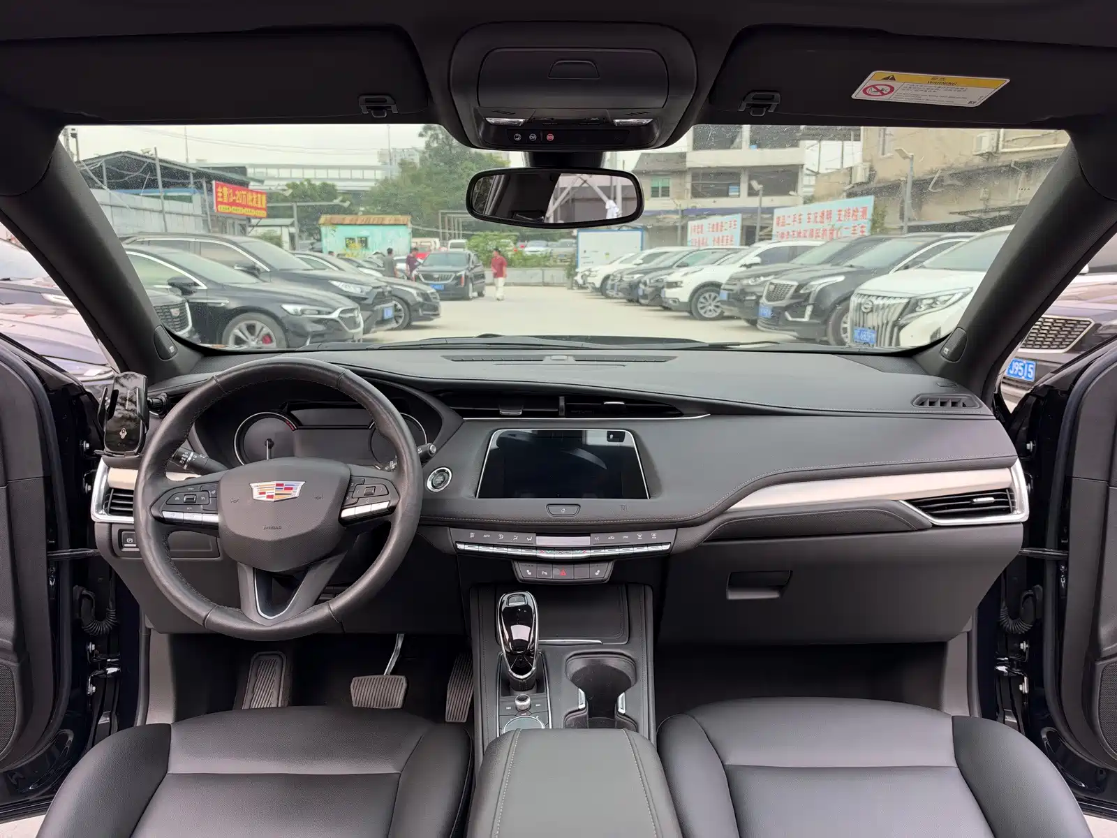 Photo 9 - Cadillac XT4