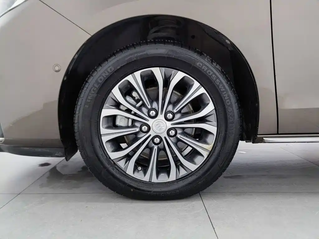 Photo 17 - Buick GL8