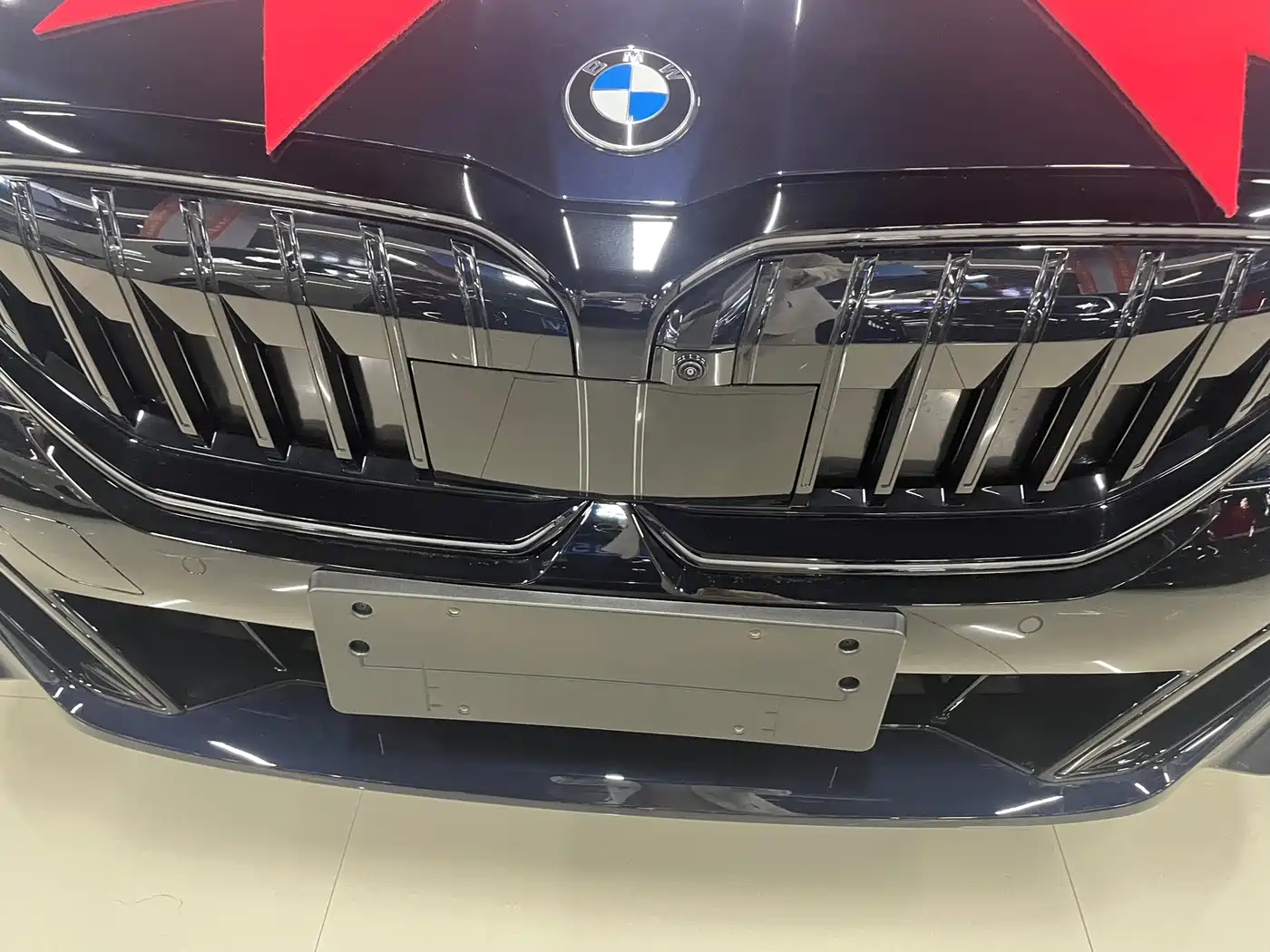 BMW 5 Series 2025 530Li Leading M Sport Package фото 23