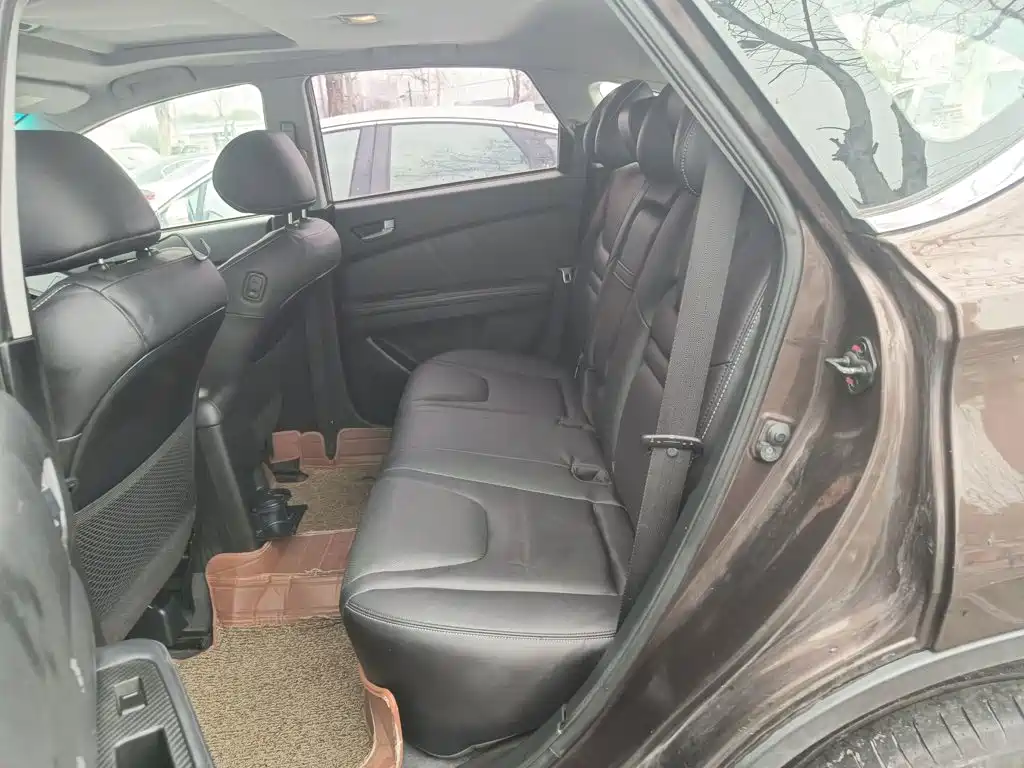 Фото 10 - Luxgen U6 SUV
