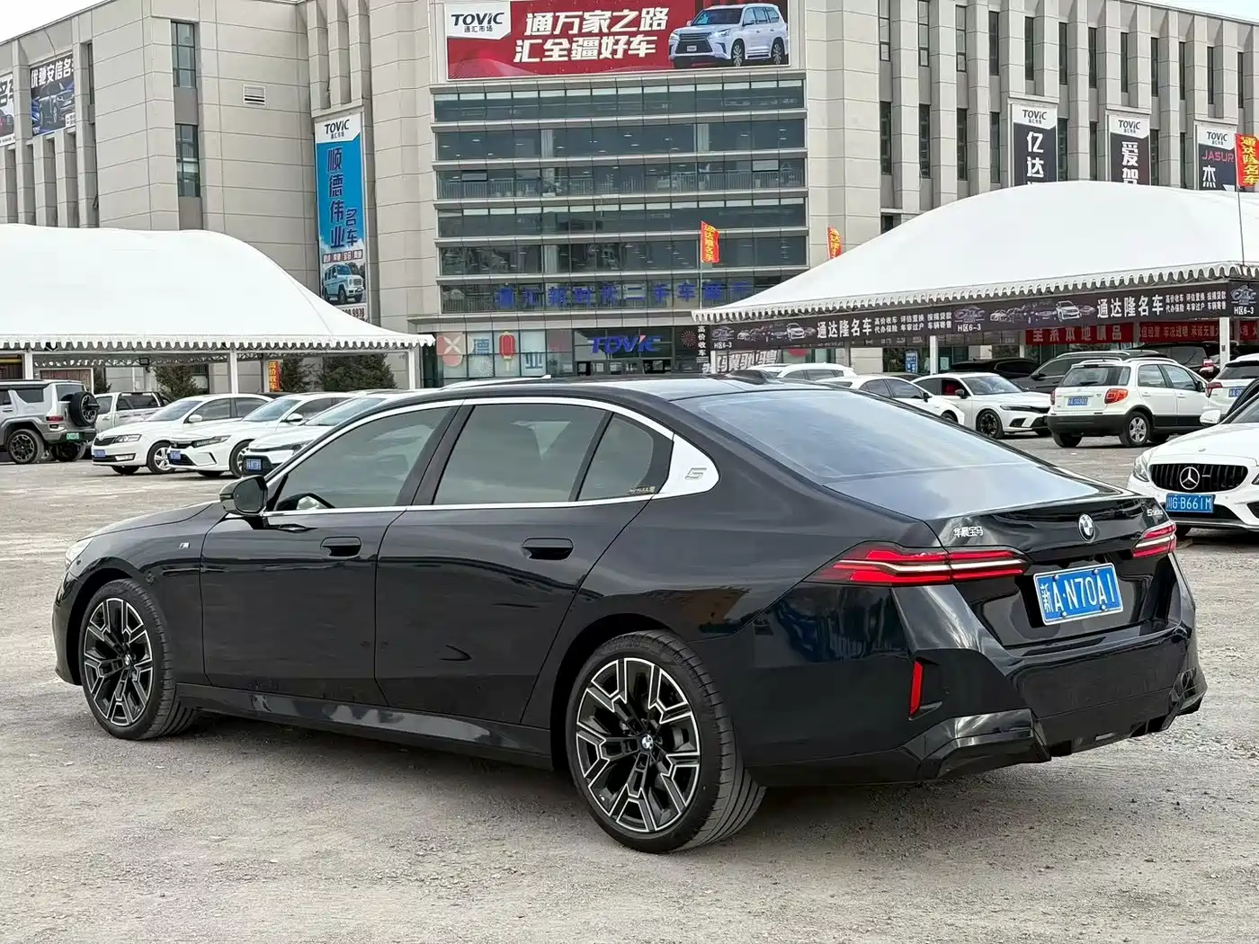 BMW 5 Series 2025 530Li Leading M Sport Package фото 9