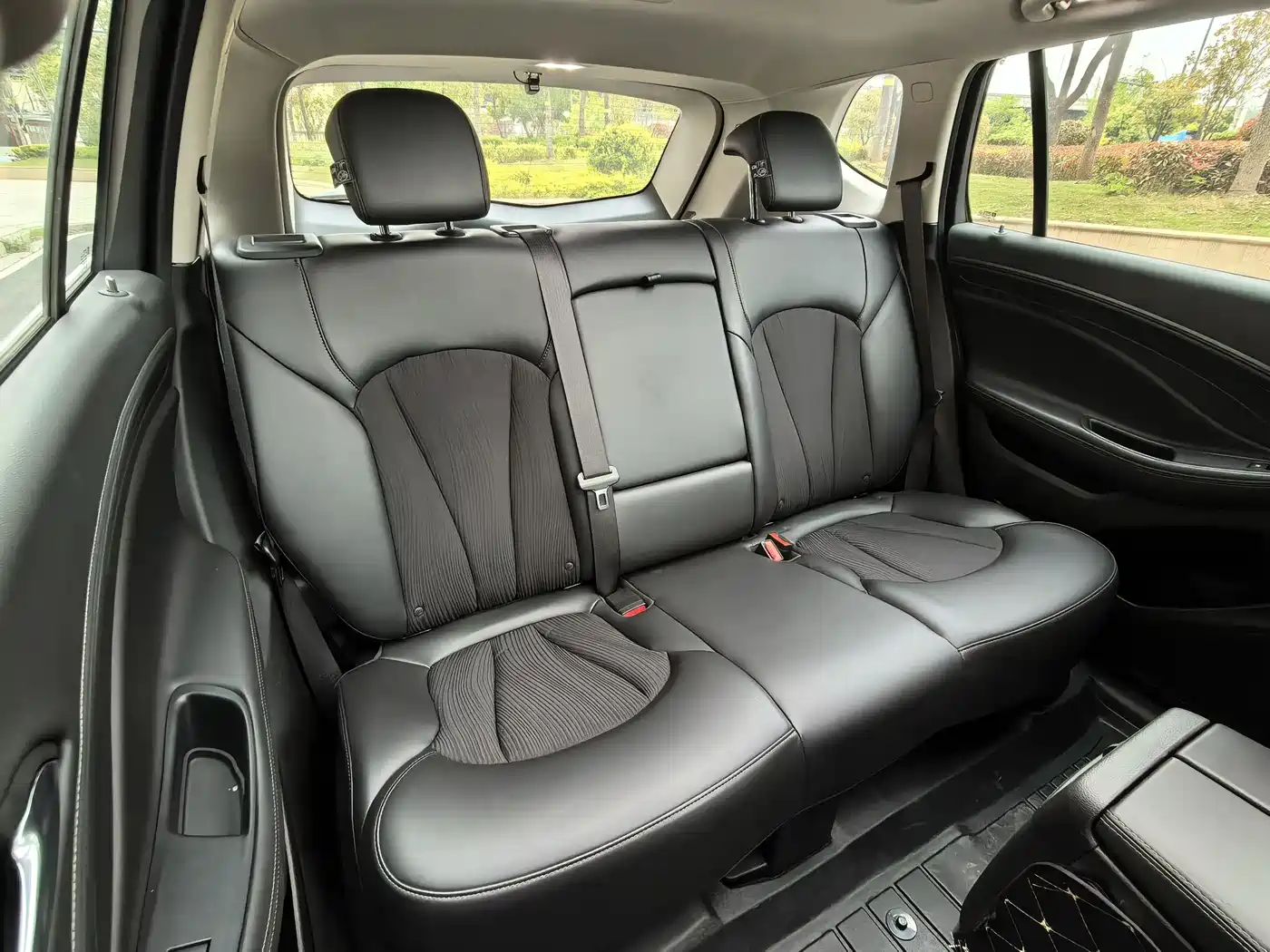 Buick Envision Plus 2020 20T FWD Leading фото 13