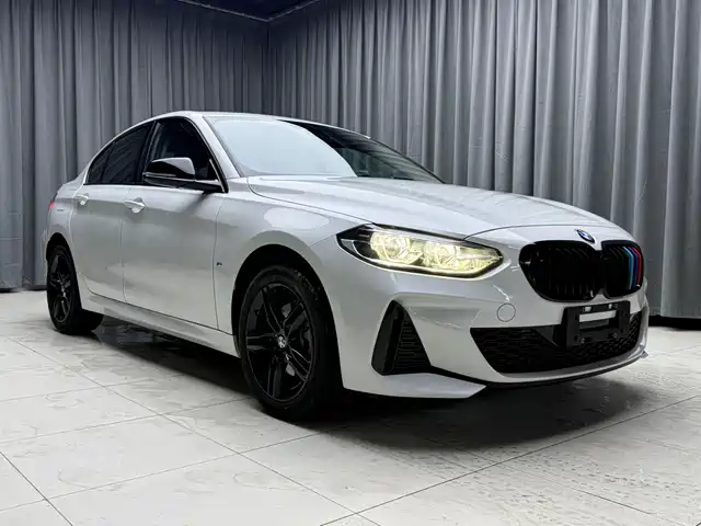 BMW 1 Series 2022 120i M Sport Shadow Edition — фото 4