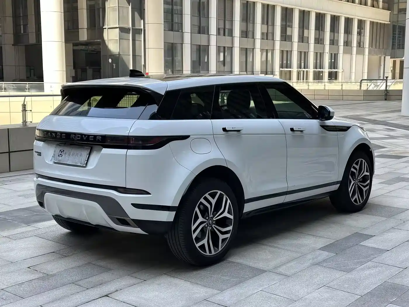 Land Rover Range Rover Evoque 2020 249PS R-DYNAMIC S Sport Edition фото 5