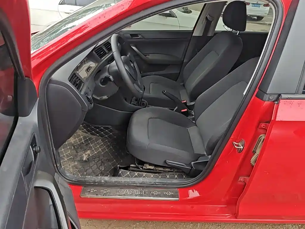 Škoda Skoda Rapid Spaceback 2016 Facelift 1.6L Manual Forward Edition фото 22
