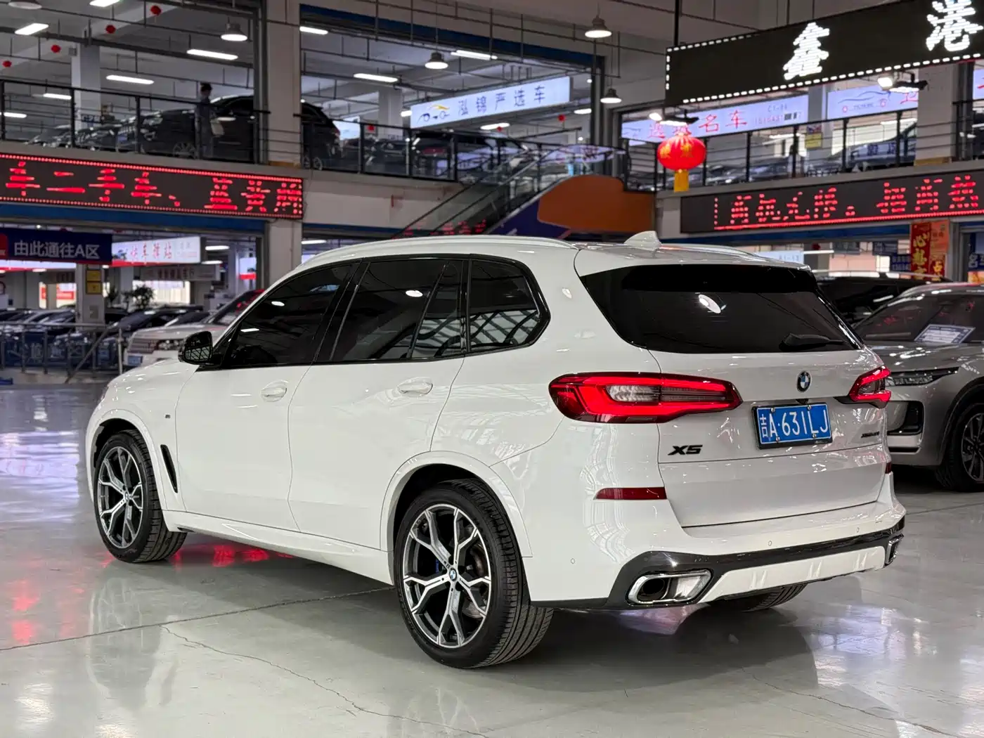 BMW X5 (Import) 2019 xDrive40i Exclusive M Sport Package фото 4