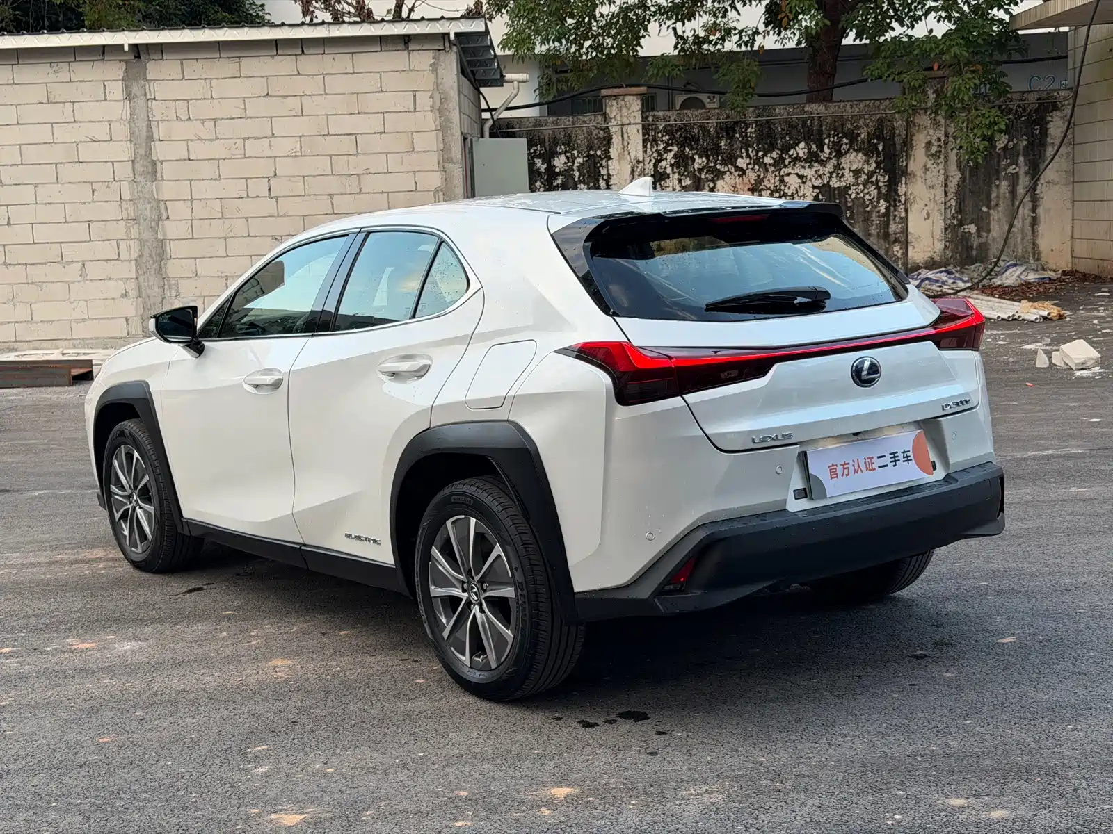 Photo 12 - Lexus UX Electric