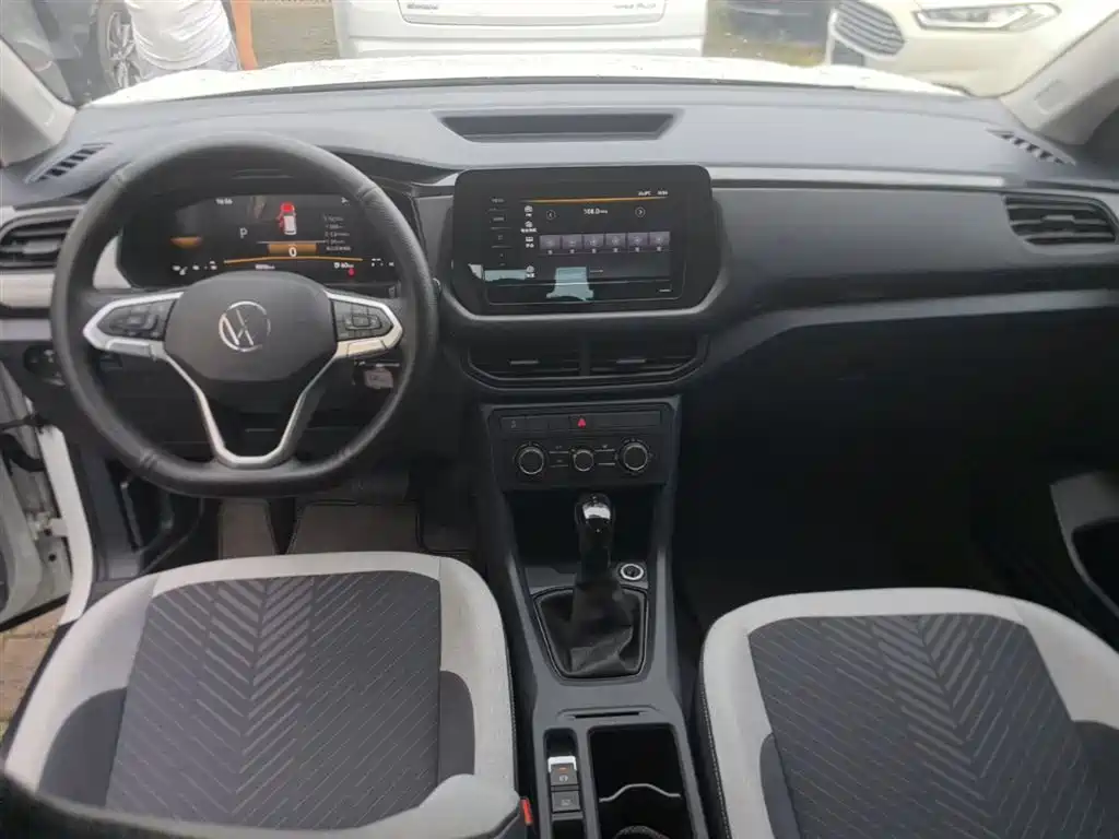 Volkswagen Tharu 2025 Model Rising Star 1.5L Advance Edition фото 6