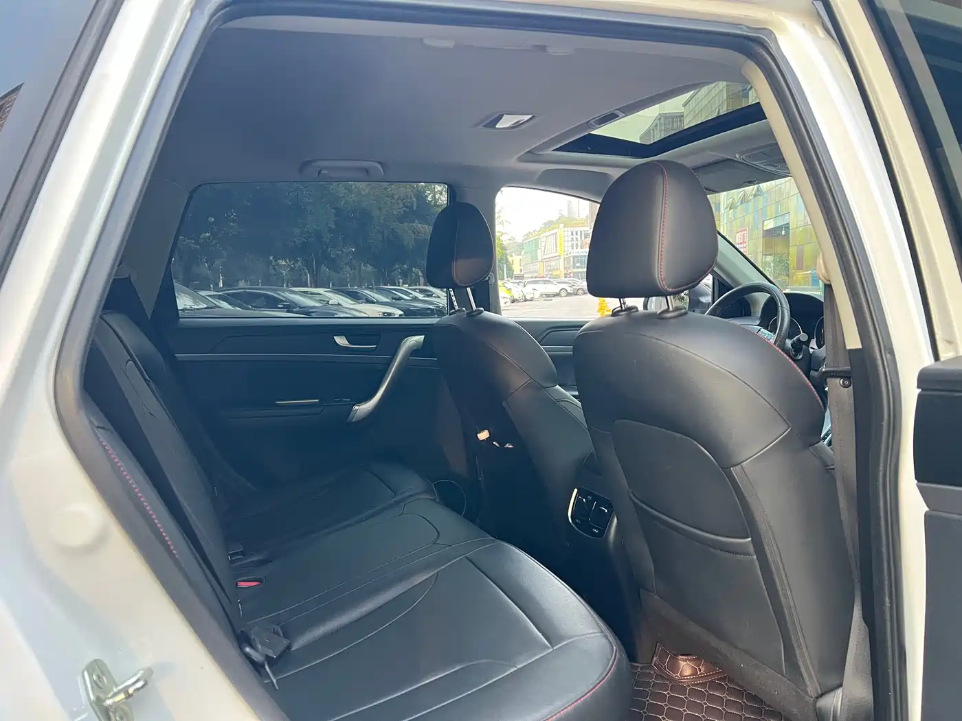 Photo 10 - Haval M6
