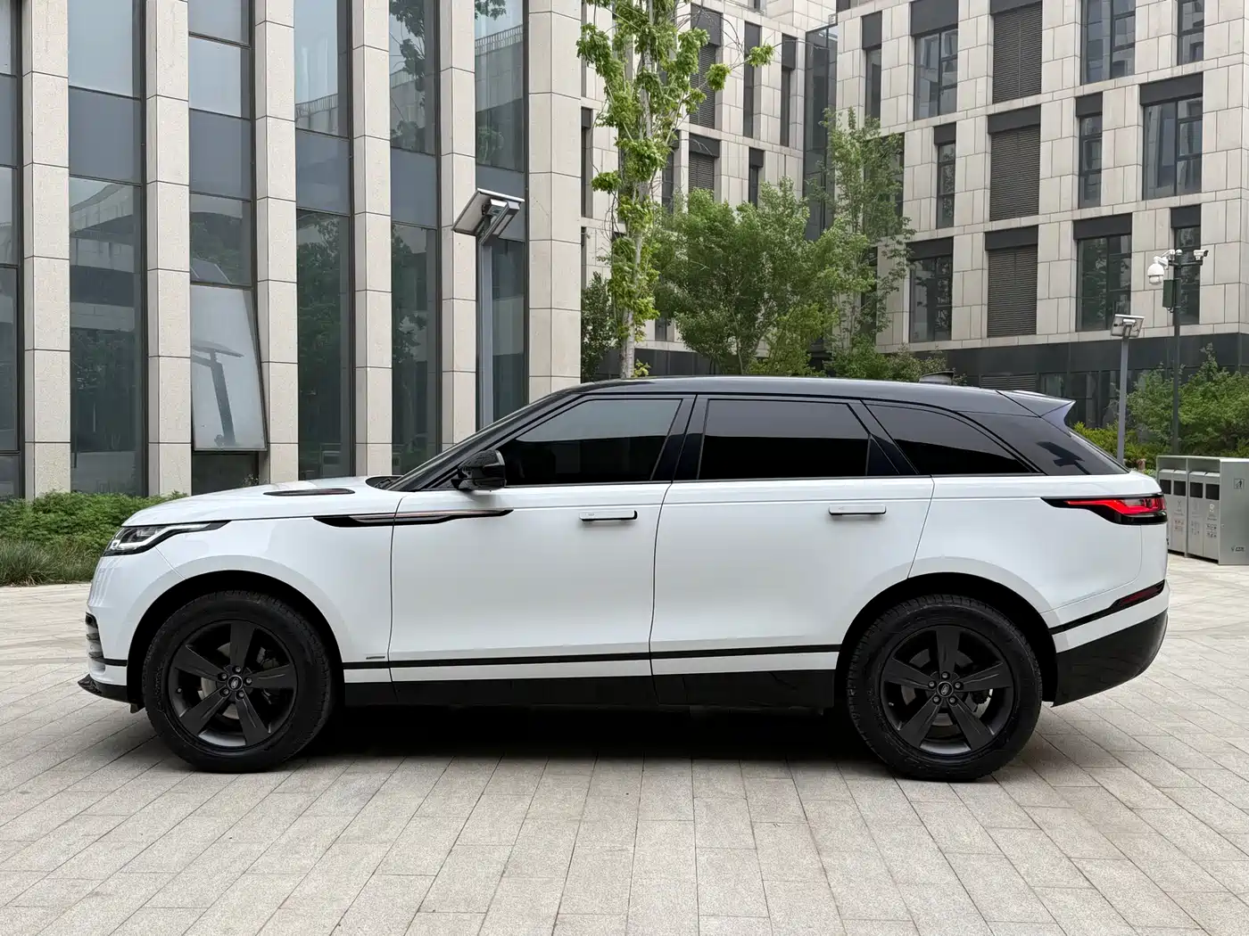 Land Rover Range Rover Velar 2019 250PS R-DYNAMIC S фото 3