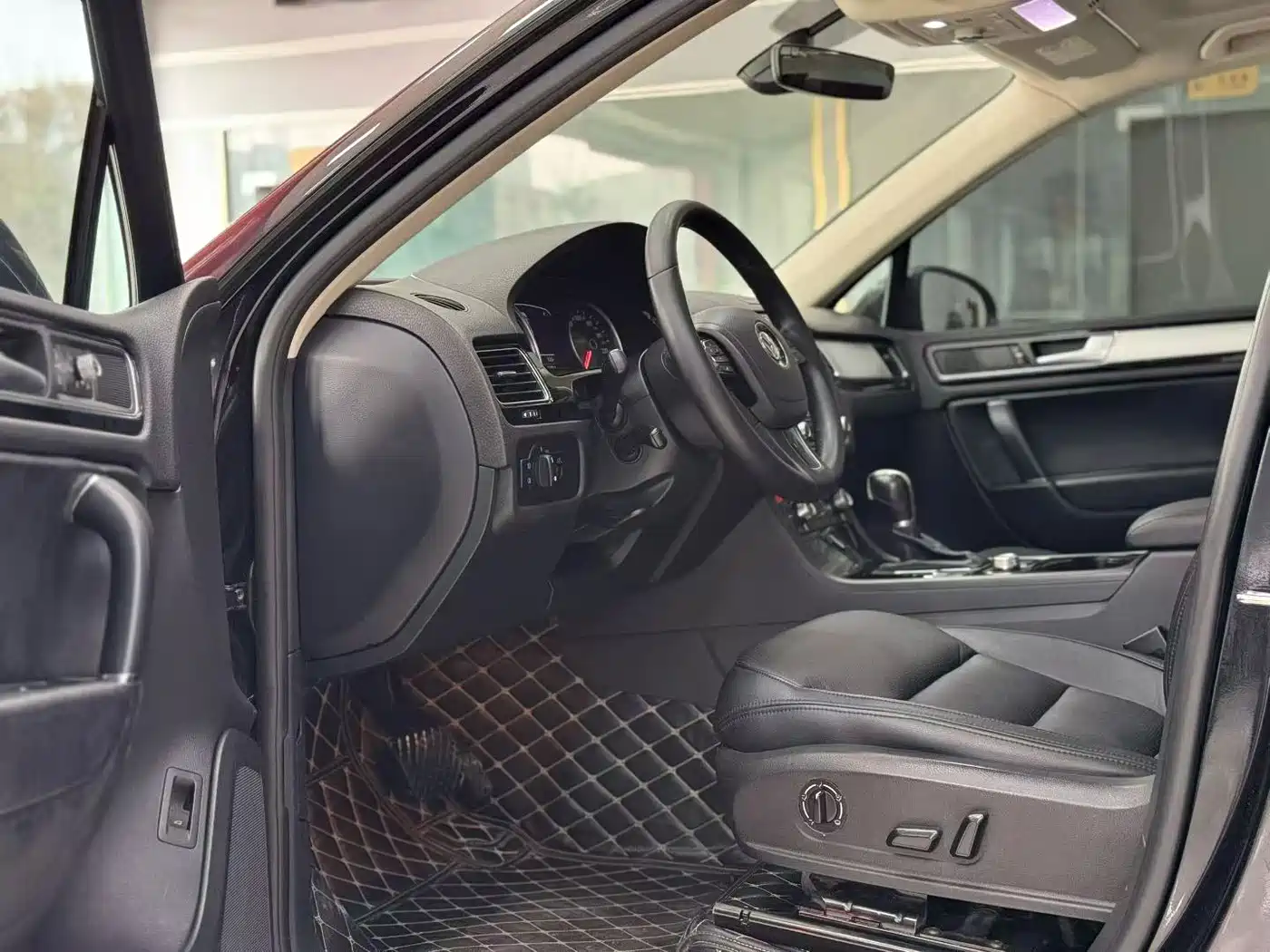 Фото 5 - Volkswagen Touareg