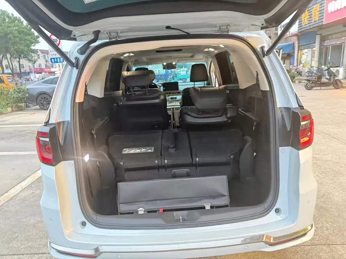 Honda Elysion 2024 2024 2.0L e:HEV Luxury Edition