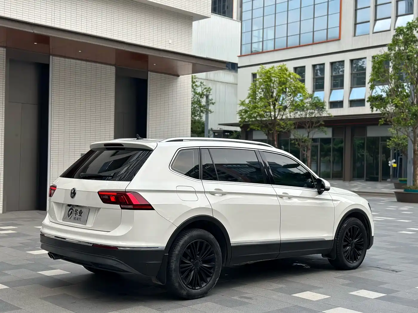 Volkswagen Tiguan L 2021 330TSI Automatic 2WD Smart фото 13