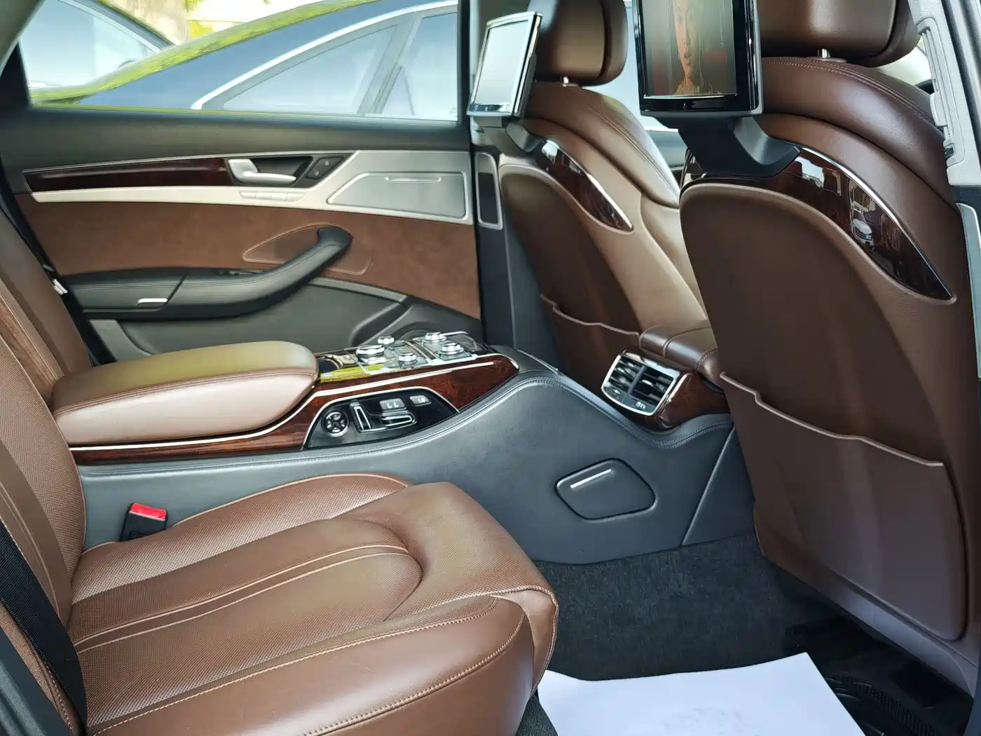 Photo 20 - Audi A8