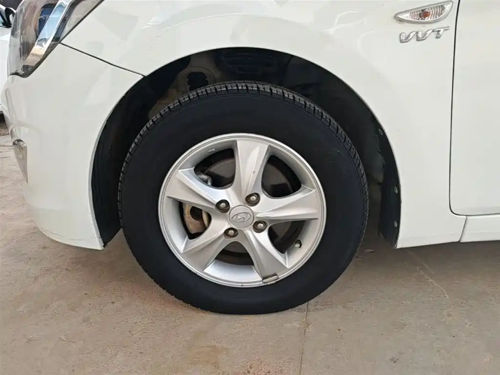 Hyundai Reina 2014 Model 1.4L Automatic GLX фото 23