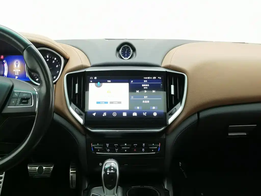 Photo 12 - Maserati Ghibli
