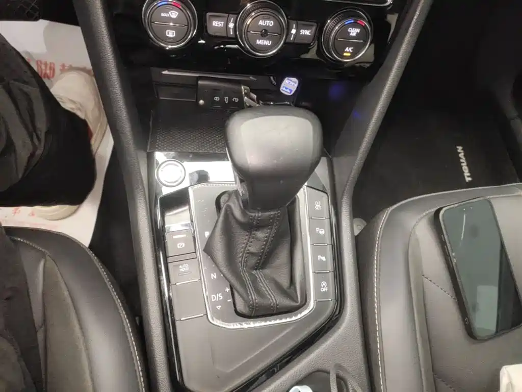 Volkswagen Tiguan L 2019 330TSI Automatic 2WD Smart Luxury Edition China VI фото 14