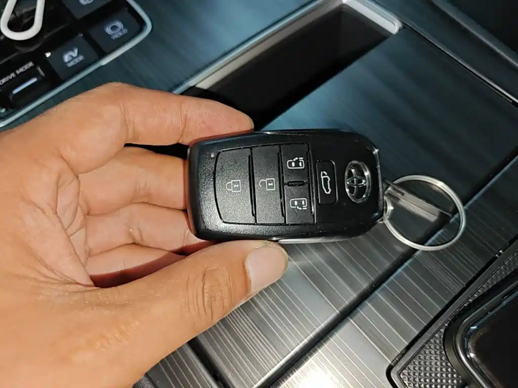 Фото 9 - Toyota Sienna