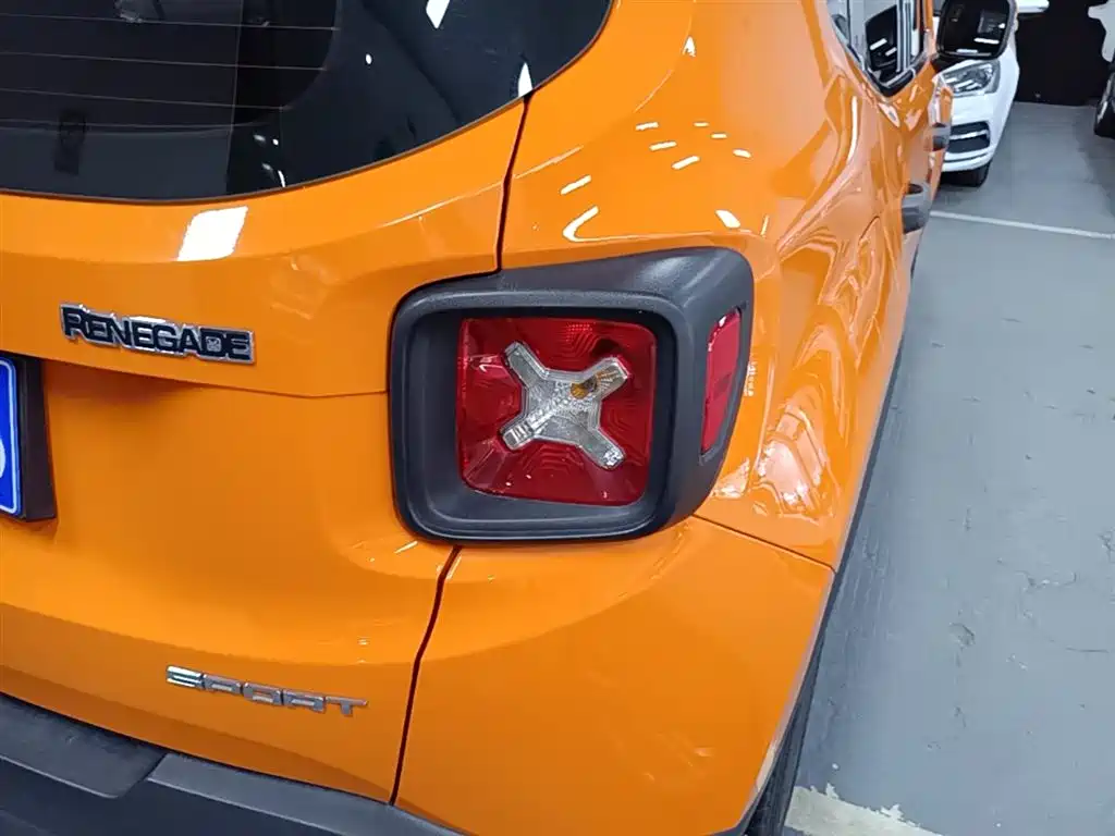 Photo 8 - Jeep Renegade