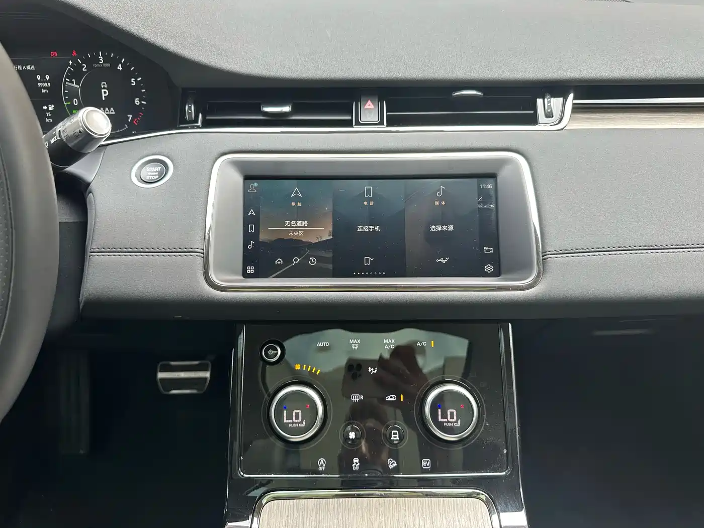 Land Rover Range Rover Evoque New Energy 2022 Range Rover Evoque L P300e Plug-in Hybrid фото 5
