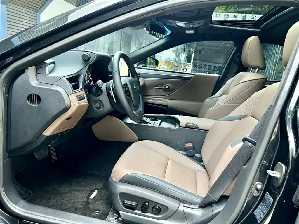 Lexus ES 2025 300h Ultimate Edition фото 4