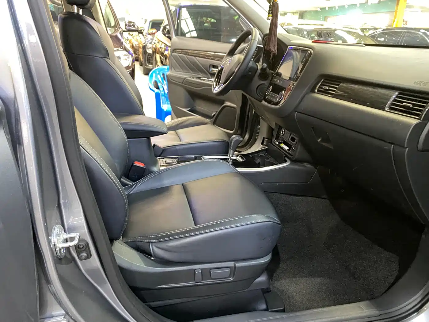 Mitsubishi Outlander 2019 2.0L 2WD Enjoy 7-Seater China VI фото 11