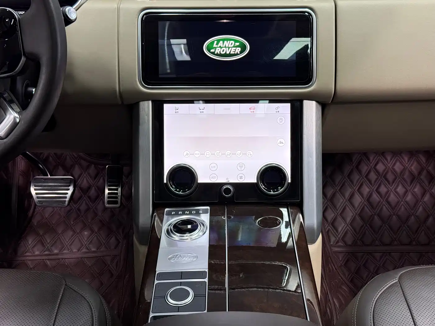Land Rover Range Rover 2022 3.0 L6 360PS Heritage Edition фото 15