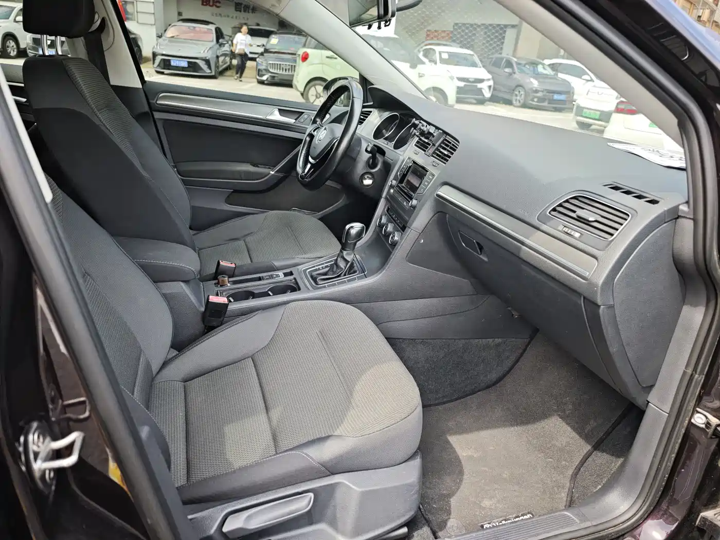 Volkswagen Golf 2016 1.6L Automatic Comfort фото 11