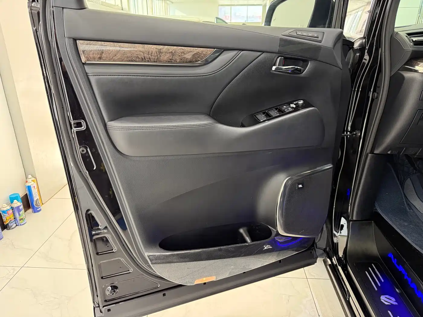 Toyota Alphard 2021 Hybrid 2.5L Premium фото 5