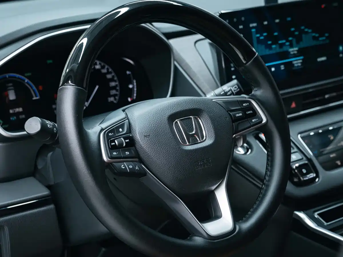 Honda Odyssey 2022 2.0L e:HEV Sharp·Enjoyment Edition фото 16