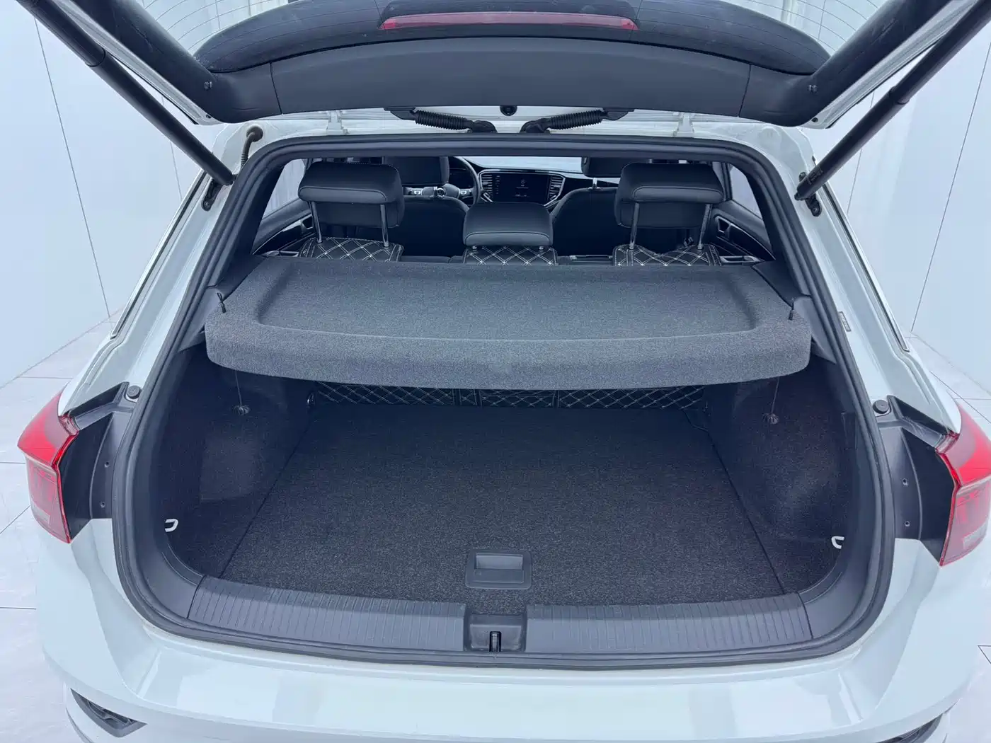 Volkswagen T-ROC 2021 Facelift 280TSI DSG 4WD Luxury Smart Connect Edition фото 17