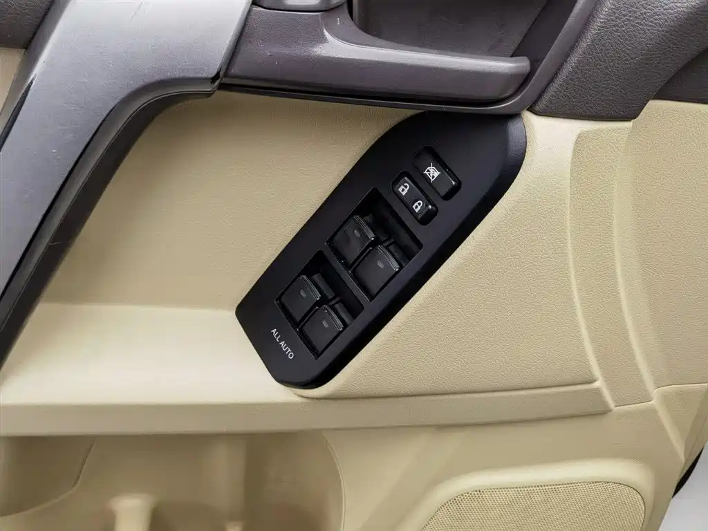 Toyota Prado 2015 2.7L Automatic Standard фото 9