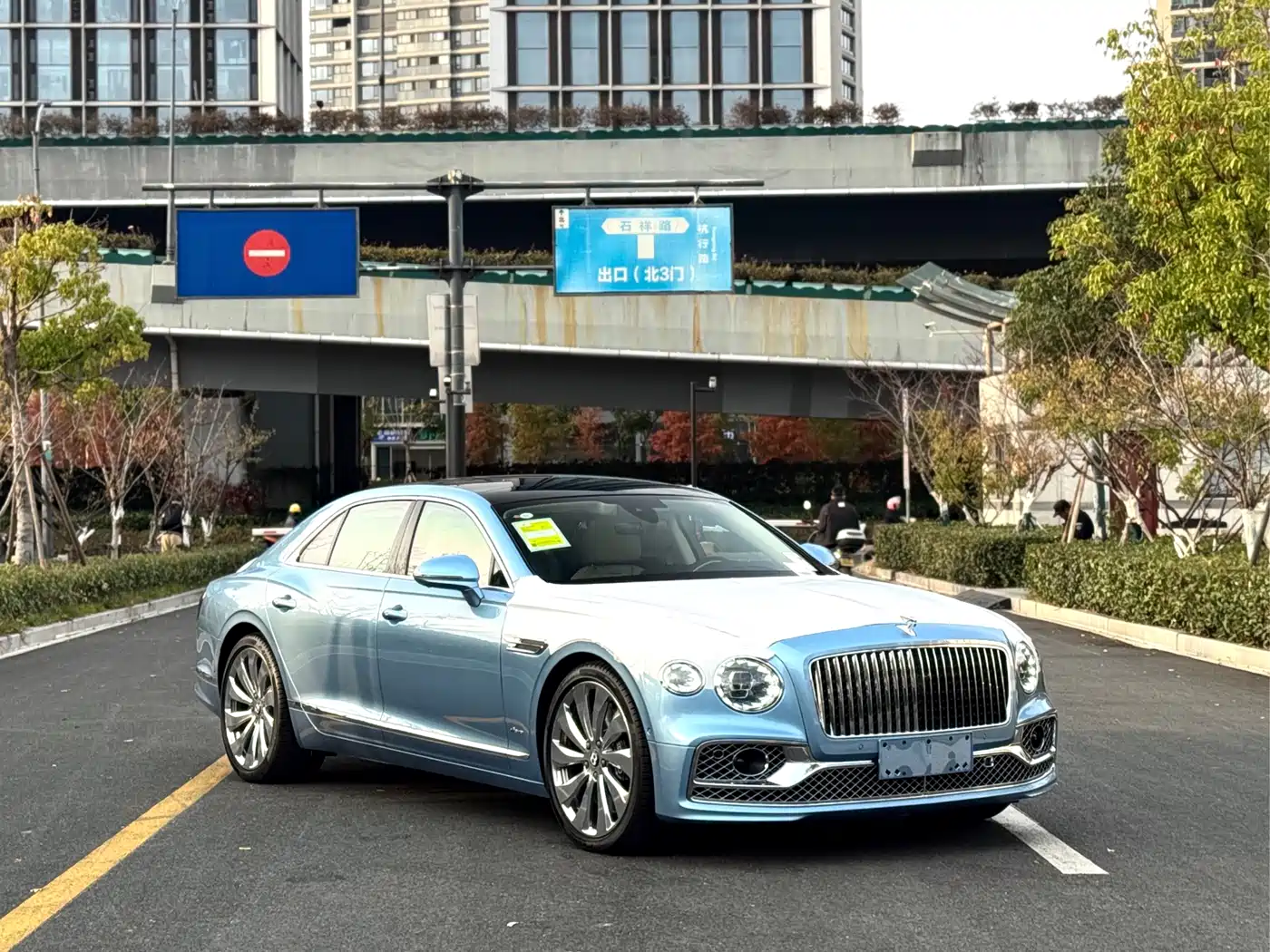 Bentley Flying Spur 2024 4.0T V8 Elegance Edition фото 3