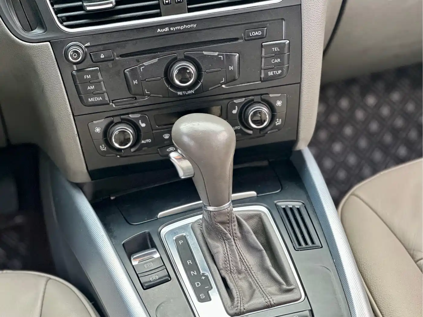 Audi Q5 2012 2.0TFSI Comfort фото 37