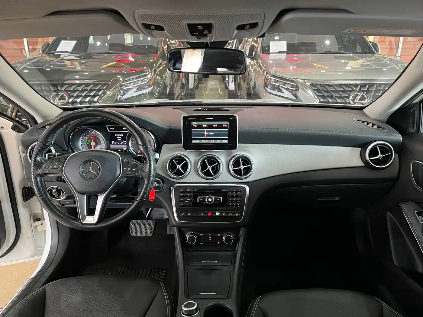 Mercedes-Benz GLA 2015 GLA 220 4MATIC Fashion Edition фото 12