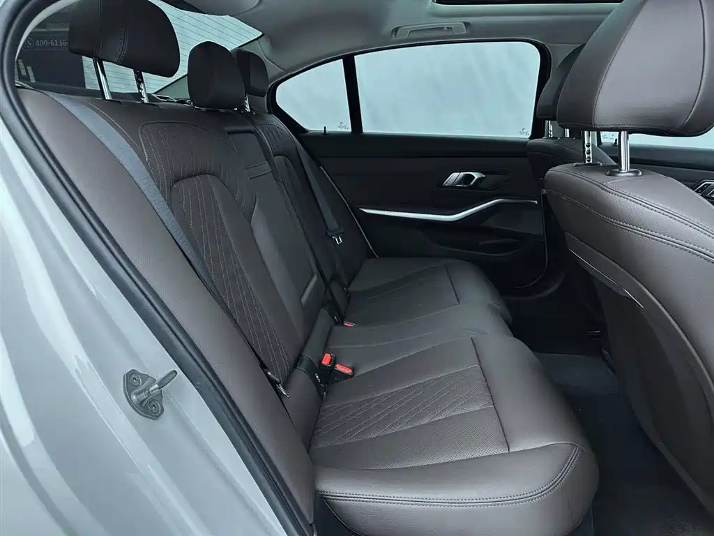 BMW 3 Series 2023 320i M Sport Package фото 23