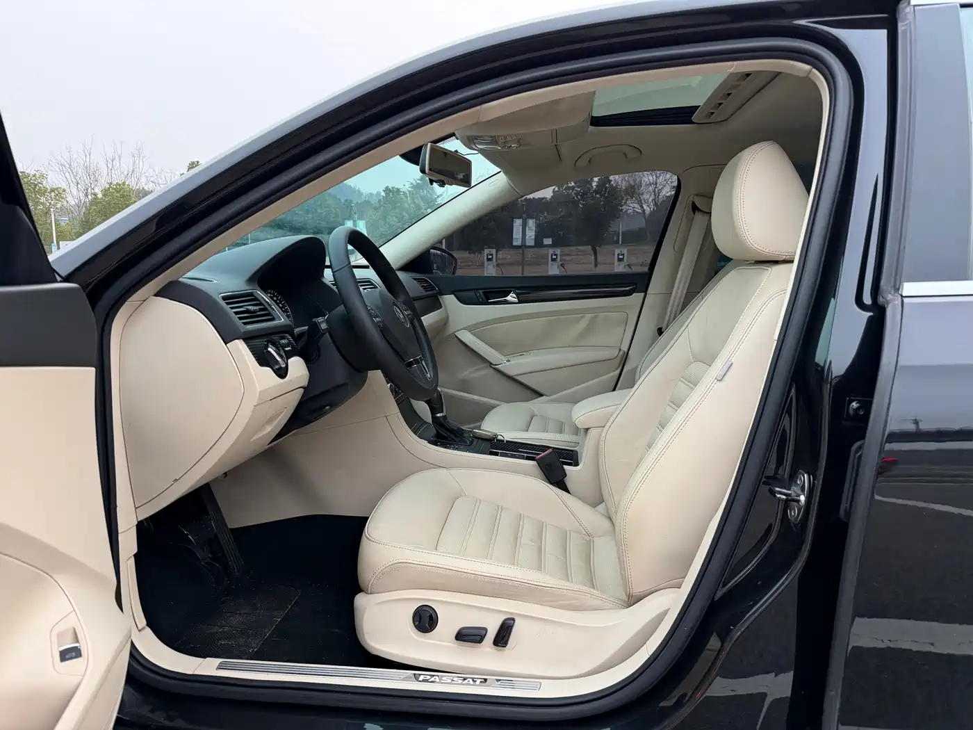Volkswagen Passat 2014 1.8TSI DSG Executive Edition фото 5