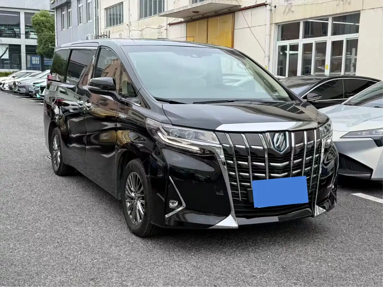 Toyota Alphard 2021 Hybrid 2.5L Luxury фото 3
