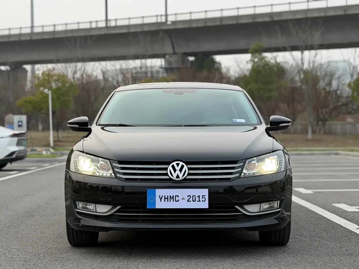 Volkswagen Passat 2014 1.8TSI DSG Executive Edition фото 2