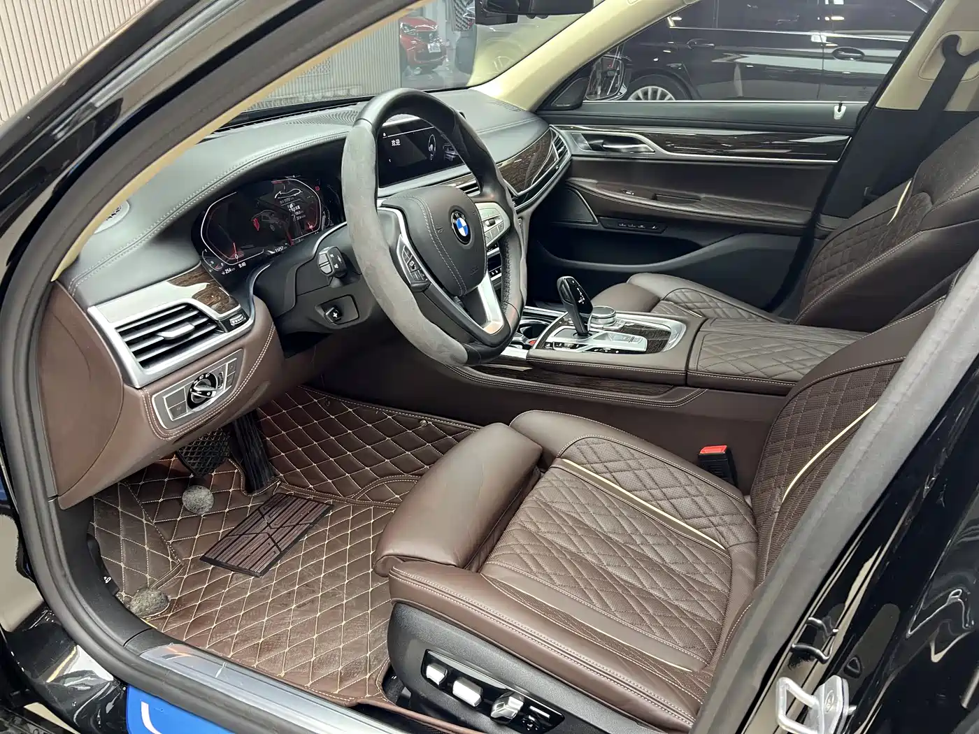 BMW 7 Series 2019 740Li Premium Luxury Package фото 12