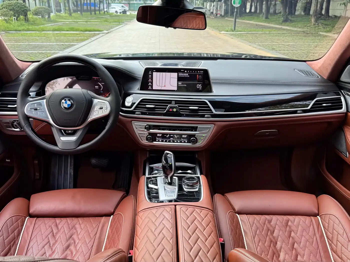 Photo 11 - BMW 7 Series