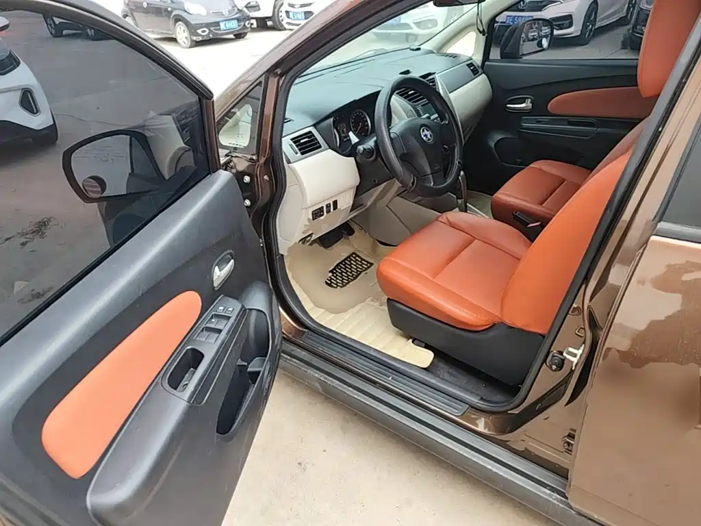 Venucia R50 2016 2016 Model 1.6L Automatic Elite Edition