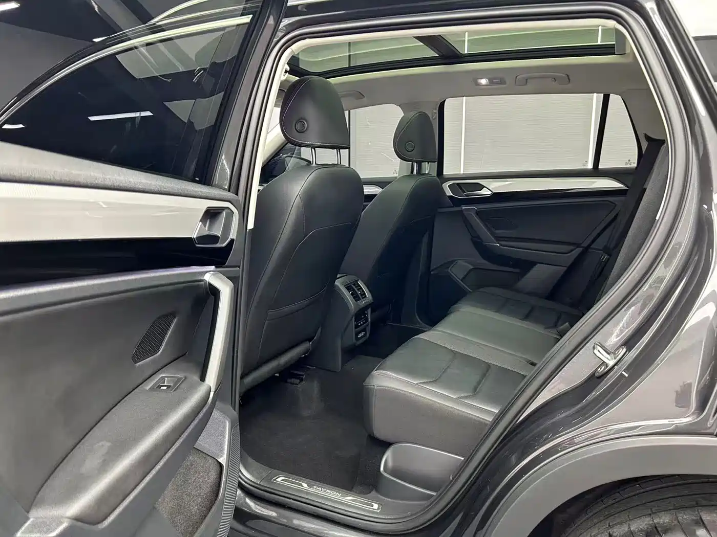 Volkswagen Tayron 2022 280TSI 2WD Luxury Smart Connect Edition фото 18