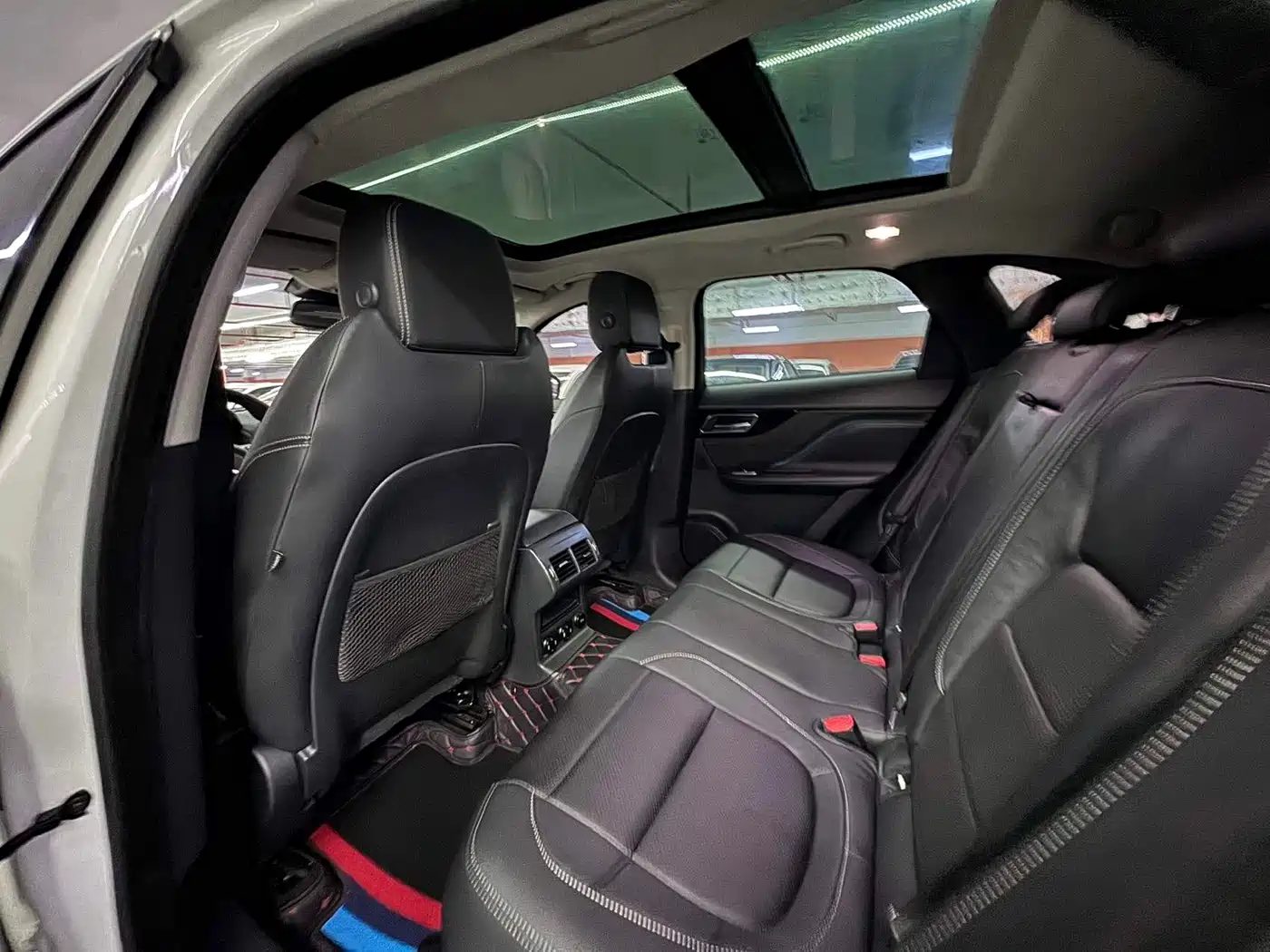 Фото 16 - Jaguar F-PACE