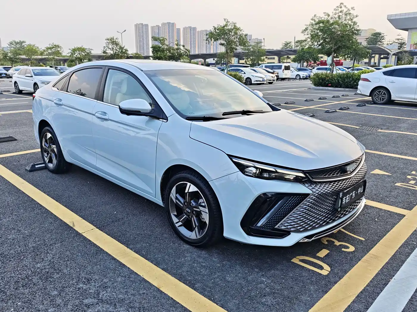 Geely Emgrand L HiP 2023 2022 1.5TD-DHT Pro 100KM Travel Edition