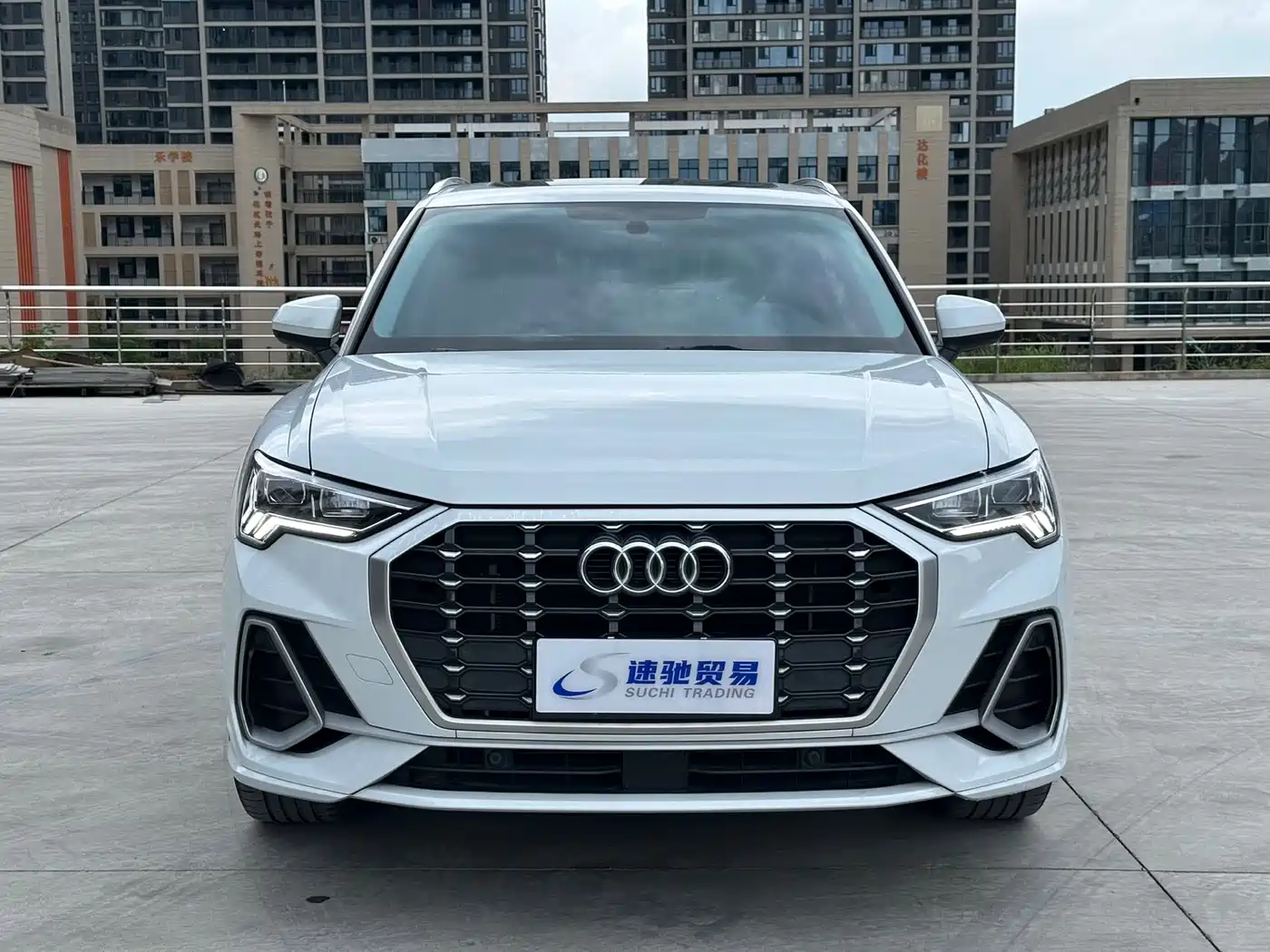 AUDI Q3