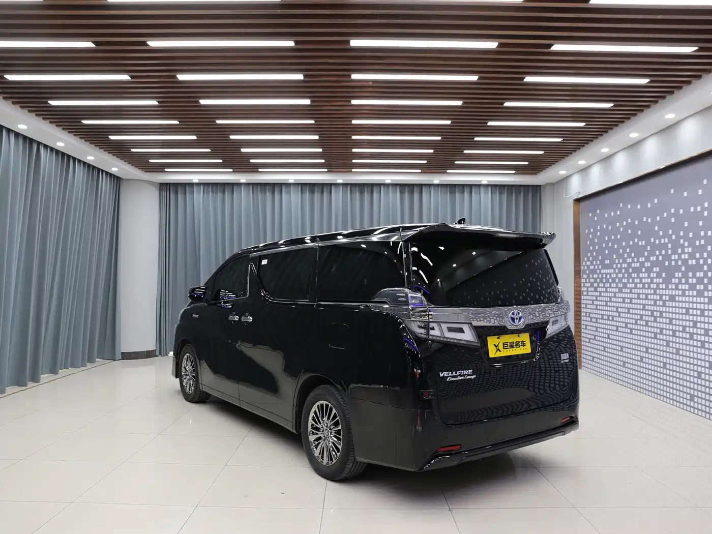 Toyota Vellfire 2020 Twin Engine 2.5L HV Premium Edition фото 9