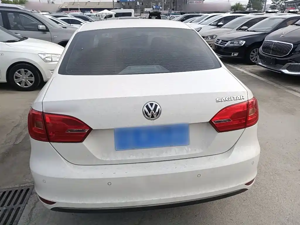 Volkswagen Sagitar 2014 Facelift 1.6L Automatic Leading Version фото 6
