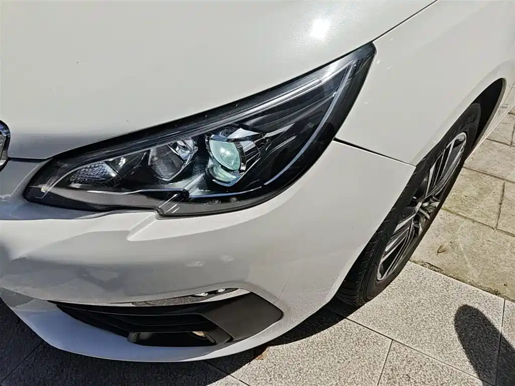 Peugeot 308 2018 1.6L Auto Luxury Edition фото 24